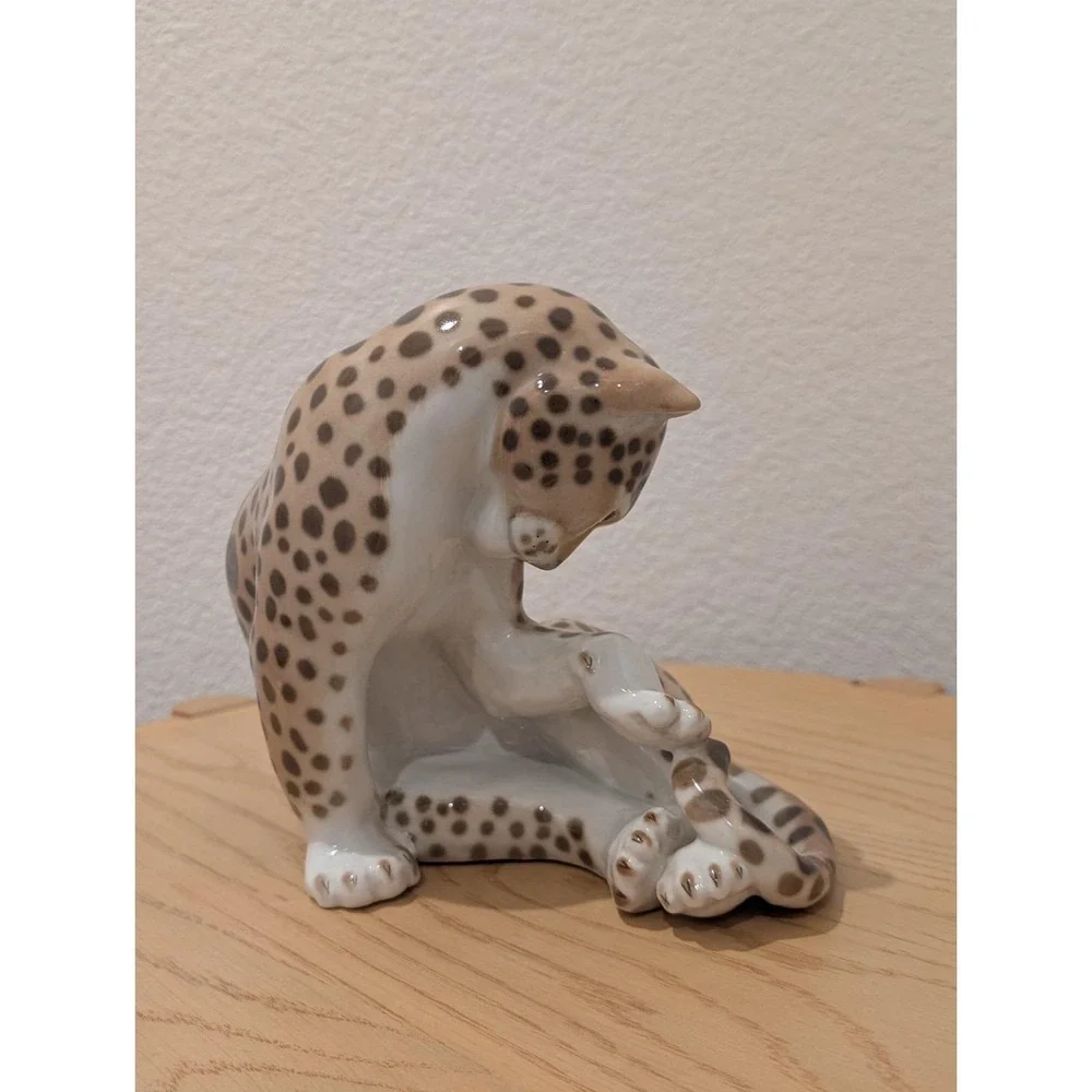 Lomonosov Porcelain Cheetah  (RARE)  Excellent Condition